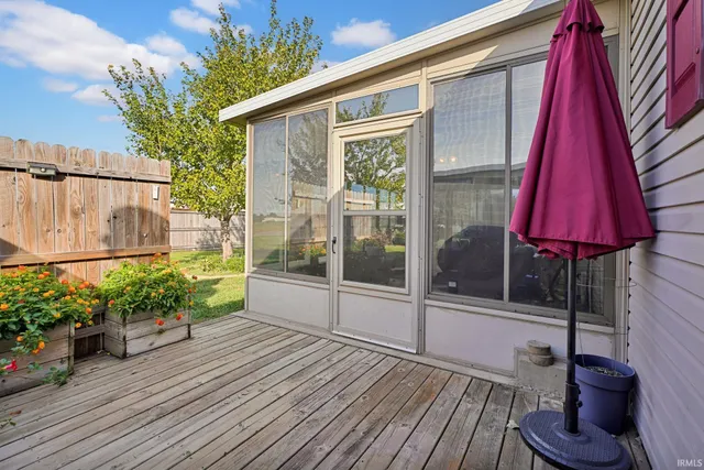 $206,900 | 525 South 8th Avenue, Haubstadt, IN 47639