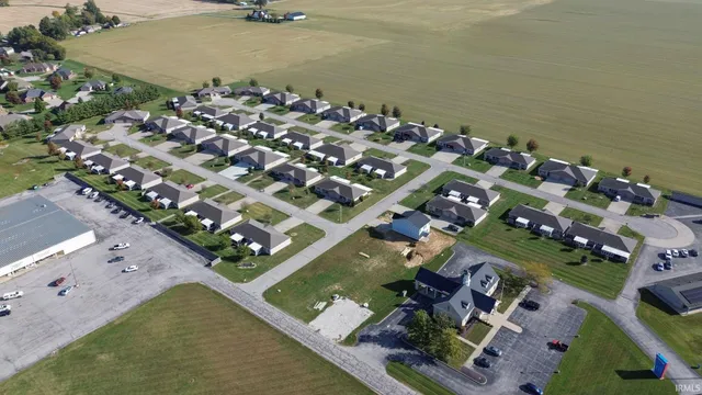 $206,900 | 525 South 8th Avenue, Haubstadt, IN 47639