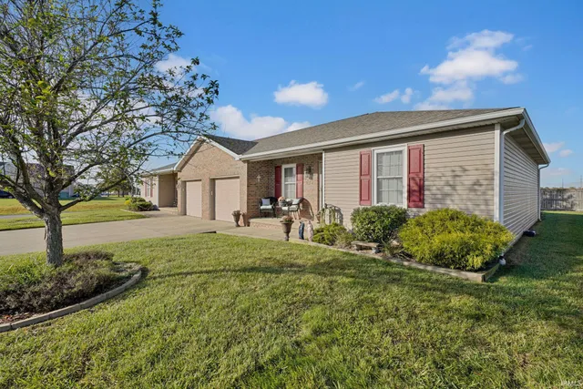 $206,900 | 525 South 8th Avenue, Haubstadt, IN 47639