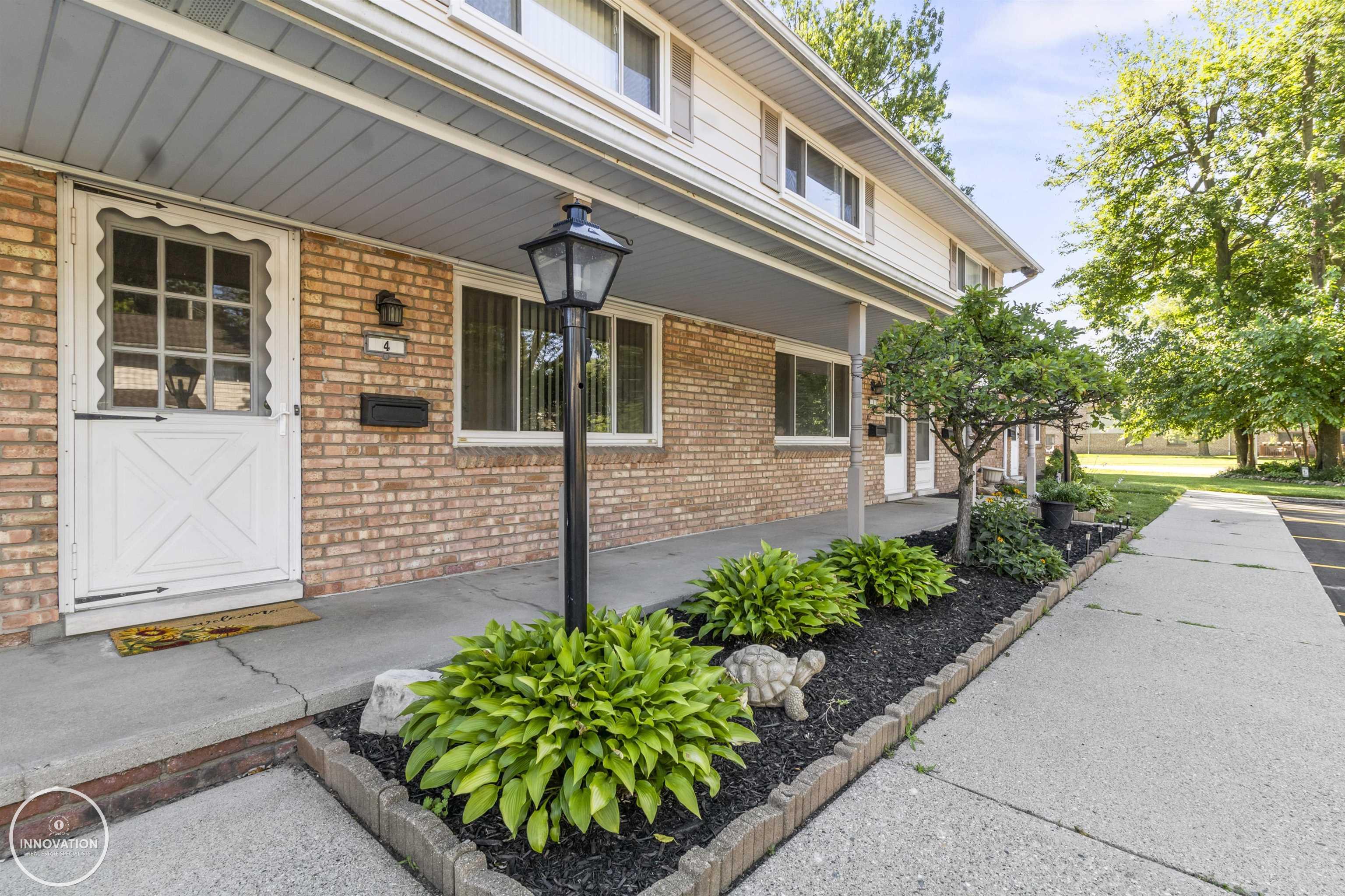 25725 South River Road Harrison Township, MI 48045 - Photo 6 of 29 50182481-94024405-1efb-4e2b-9eab-6d758f78bc00.JPG