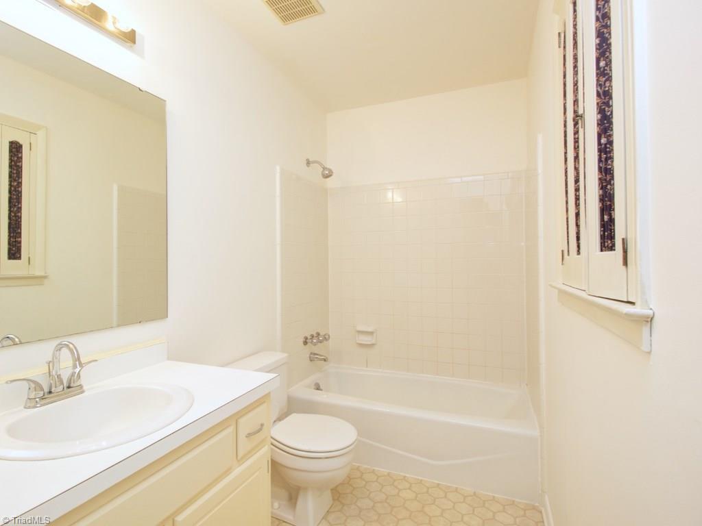 1112 Eagle Road Greensboro, NC 27407 - Photo 14 of 21 Master bath
