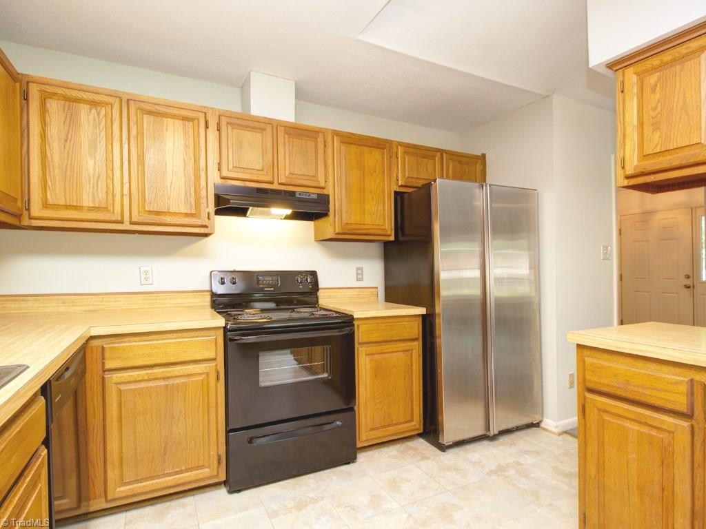 1112 Eagle Road Greensboro, NC 27407 - Photo 10 of 21 Kitchen