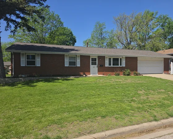 front view of house with a yard