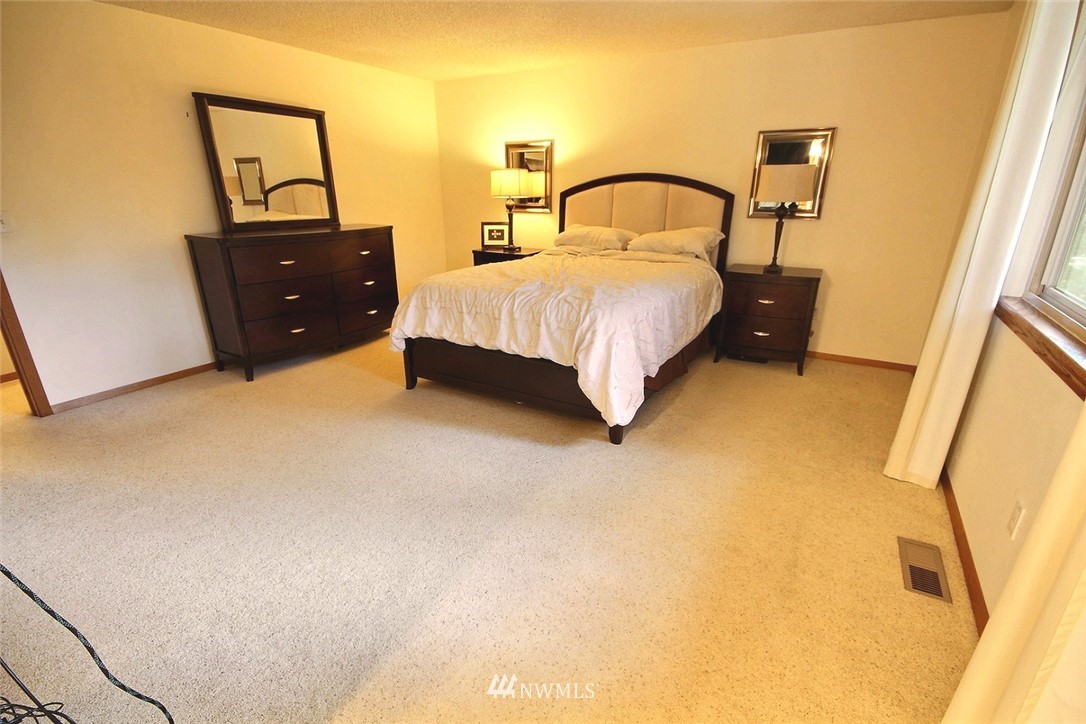 14102 148th Place Southeast Renton, WA 98059 - Photo 12 of 19