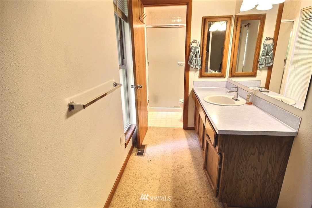 14102 148th Place Southeast Renton, WA 98059 - Photo 13 of 19