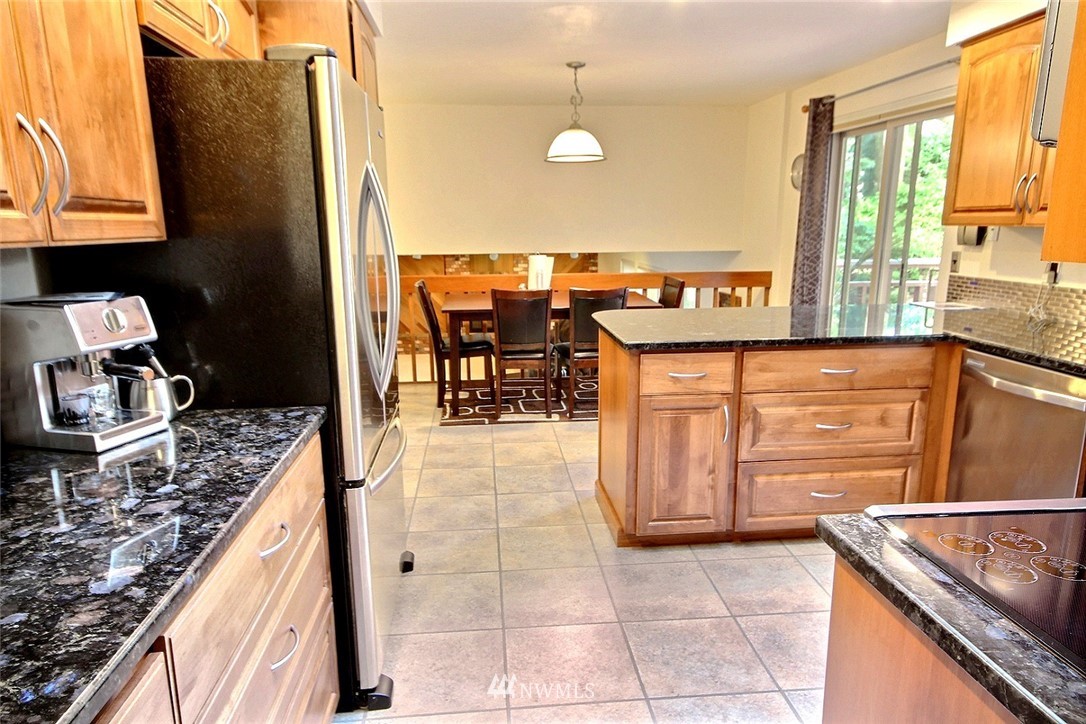 14102 148th Place Southeast Renton, WA 98059 - Photo 4 of 19