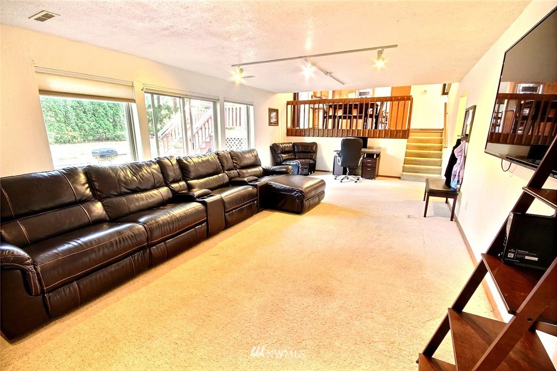 14102 148th Place Southeast Renton, WA 98059 - Photo 7 of 19