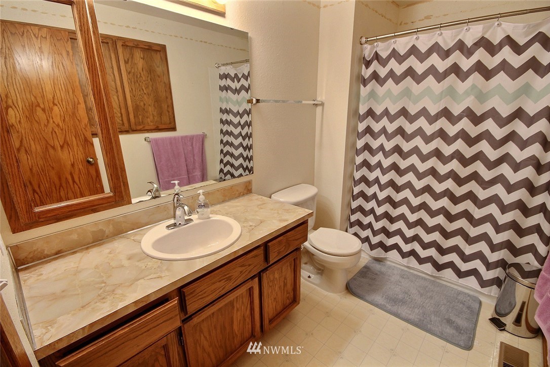 14102 148th Place Southeast Renton, WA 98059 - Photo 9 of 19