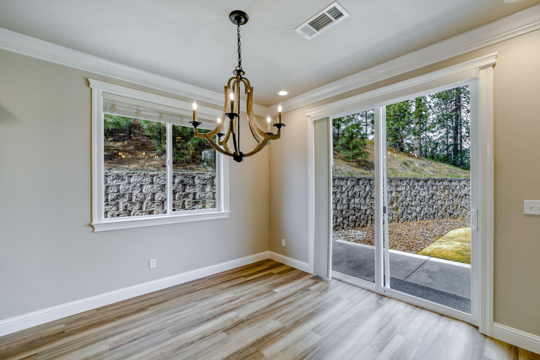 4585 Risstay Way Shasta Lake, CA 96019 - Photo 11 of 46 dining area