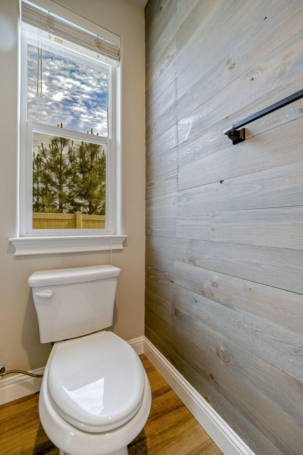 4585 Risstay Way Shasta Lake, CA 96019 - Photo 19 of 46 seperate toilet