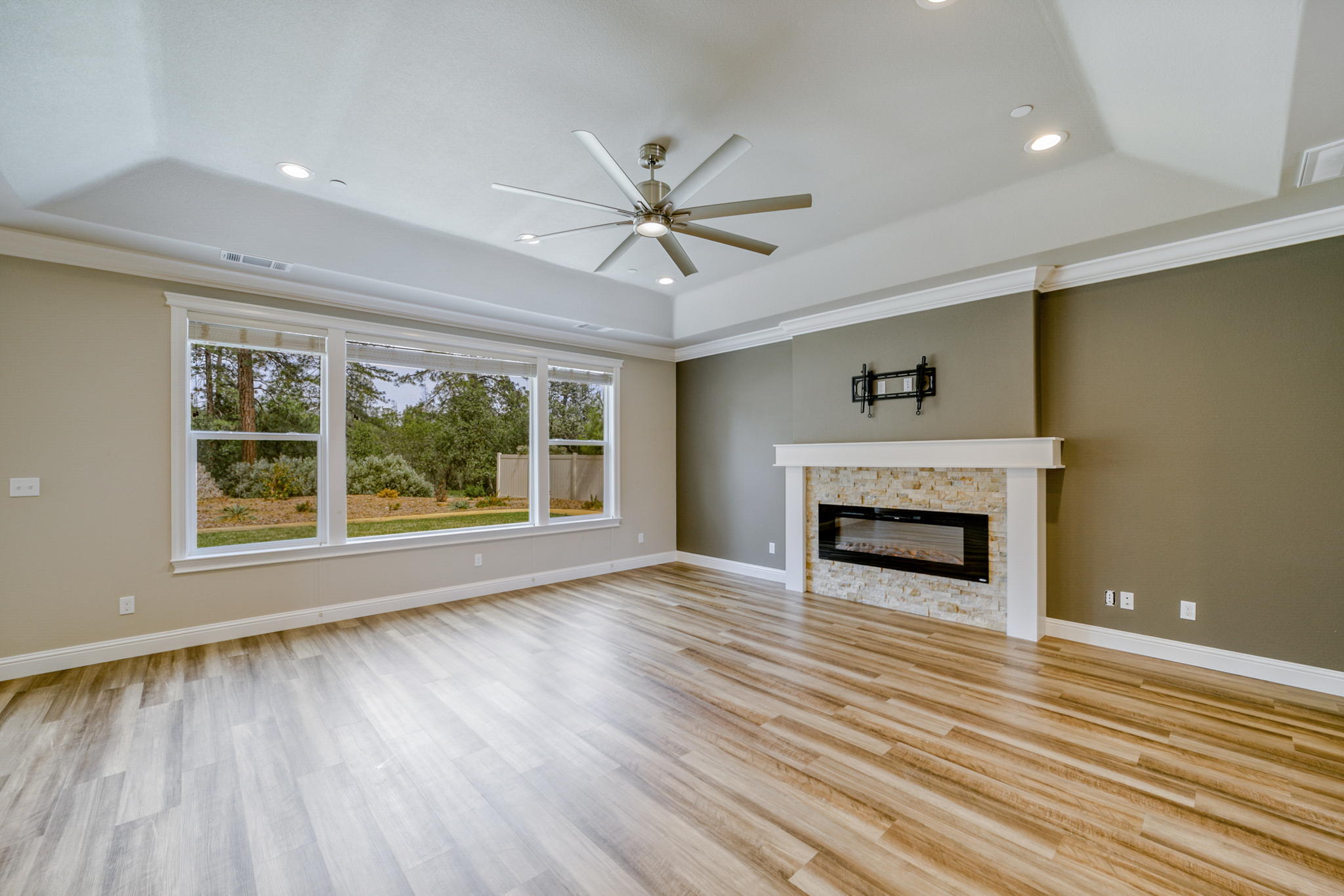 4585 Risstay Way Shasta Lake, CA 96019 - Photo 4 of 46 Luxury vinyl flooring