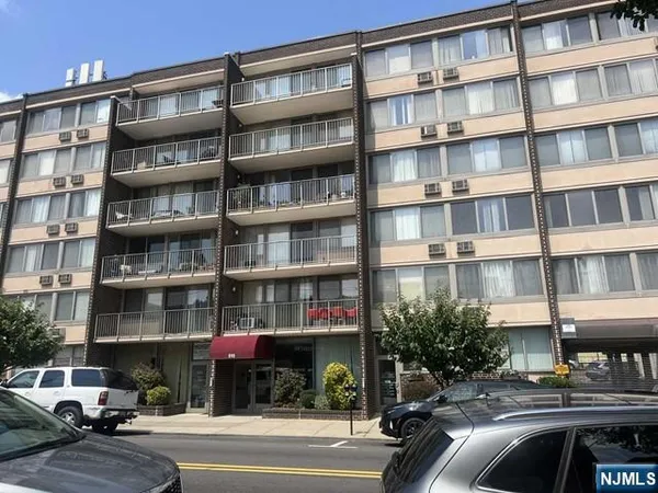 $2,000 | 515 Anderson Avenue, Unit 6B, Cliffside Park, NJ 07010