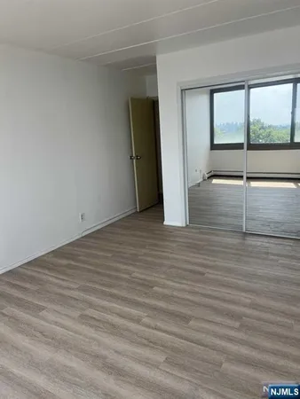 $2,000 | 515 Anderson Avenue, Unit 6B, Cliffside Park, NJ 07010