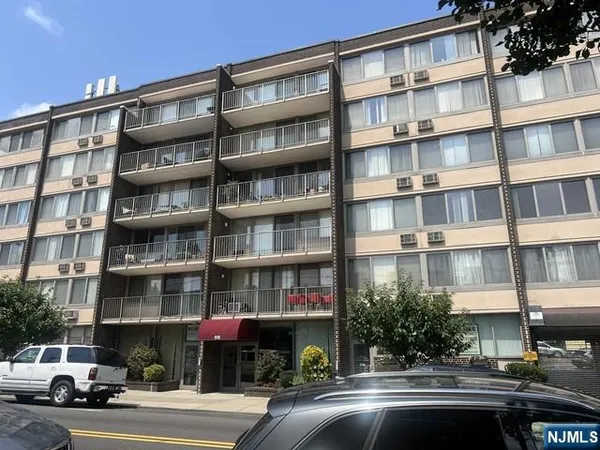 $2,000 | 515 Anderson Avenue, Unit 6B, Cliffside Park, NJ 07010