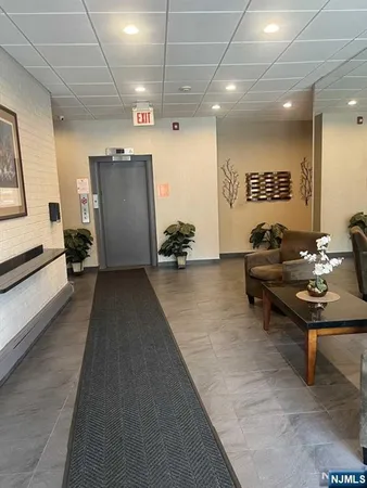 $2,000 | 515 Anderson Avenue, Unit 6B, Cliffside Park, NJ 07010