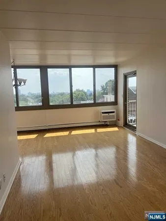 $2,000 | 515 Anderson Avenue, Unit 6B, Cliffside Park, NJ 07010