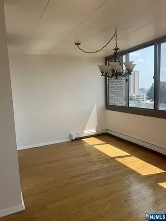 $2,000 | 515 Anderson Avenue, Unit 6B, Cliffside Park, NJ 07010