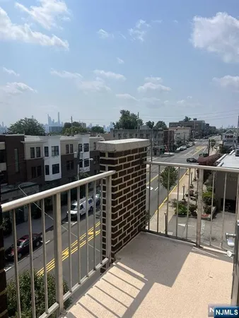 $2,000 | 515 Anderson Avenue, Unit 6B, Cliffside Park, NJ 07010