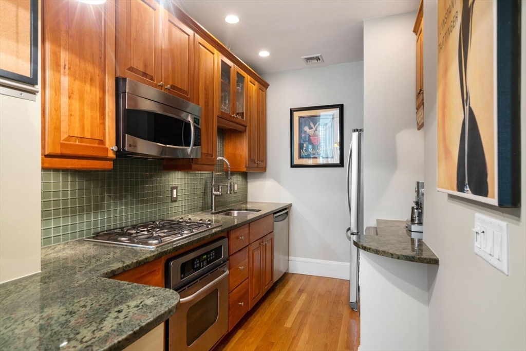 322 Beacon Street, Unit 3 Boston, MA 02116 - Photo 8 of 24