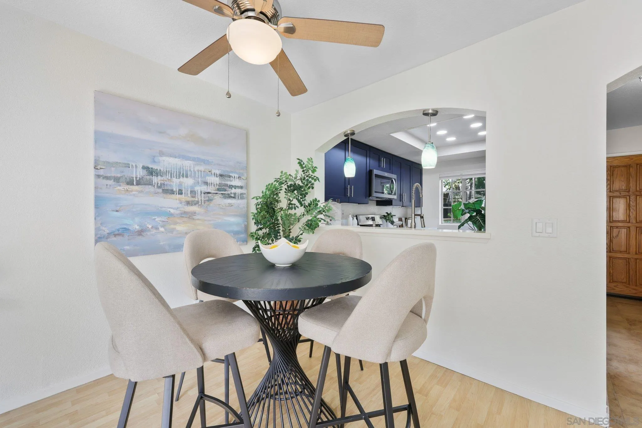 740 Breeze Hill Road, Unit 193 Vista, CA 92081 - Photo 11 of 35 a dining room with furniture and a potted plant