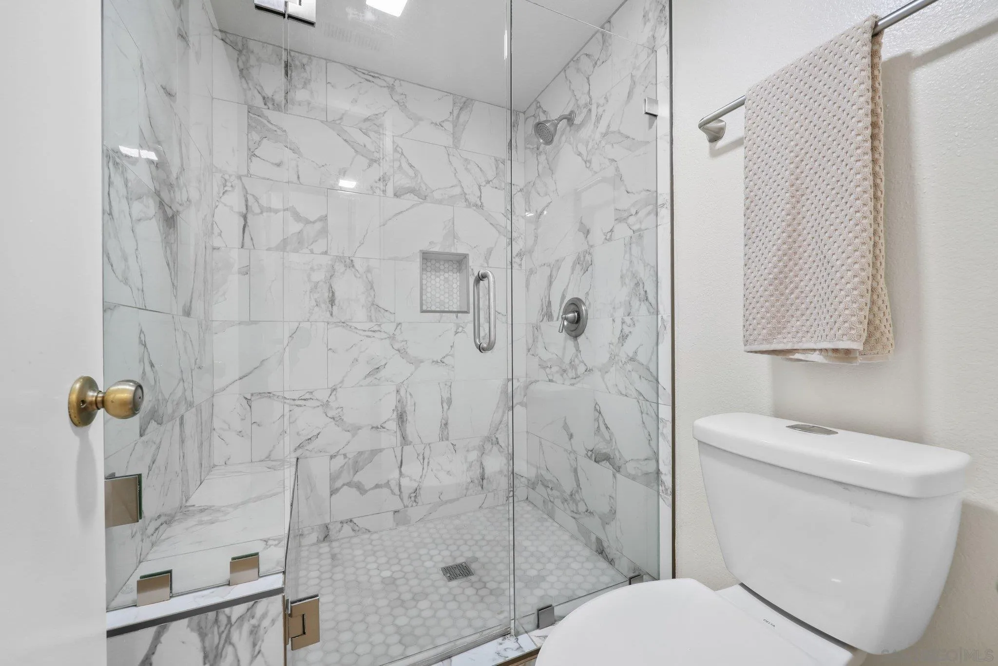 740 Breeze Hill Road, Unit 193 Vista, CA 92081 - Photo 17 of 35 a bathroom with a toilet and shower