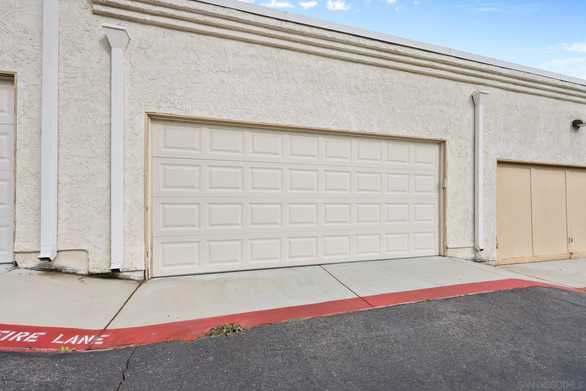 740 Breeze Hill Road, Unit 193 Vista, CA 92081 - Photo 28 of 35 a view of a door and a window
