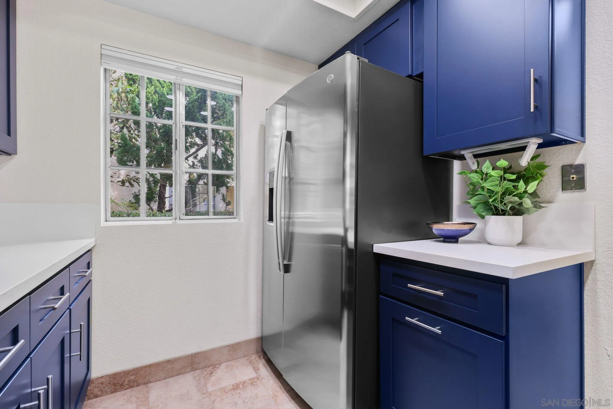 740 Breeze Hill Road, Unit 193 Vista, CA 92081 - Photo 4 of 35 a kitchen with stainless steel appliances granite countertop a refrigerator and a sink