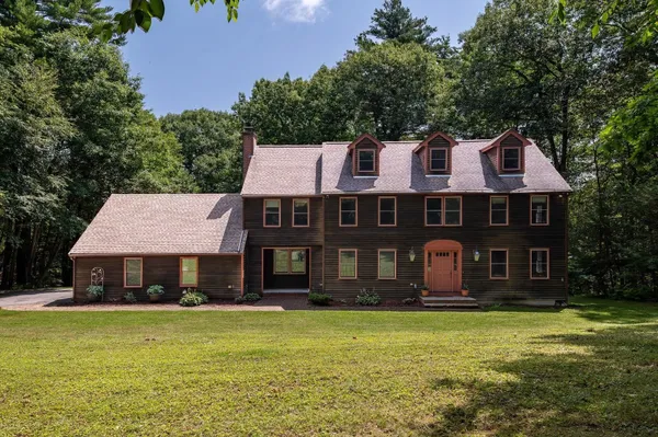 $985,000 | 6 Gaslight Lane, Kensington, NH 03833