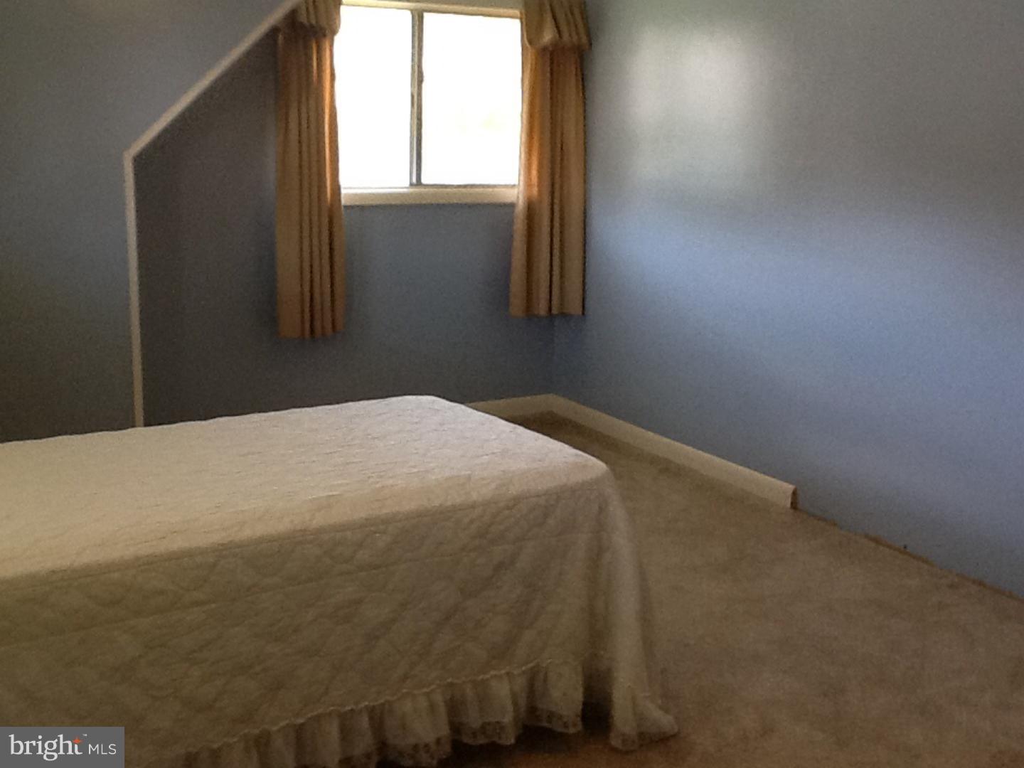 10 Hydrangea Road Levittown, PA 19056 - Photo 12 of 13 Gallery Image 12