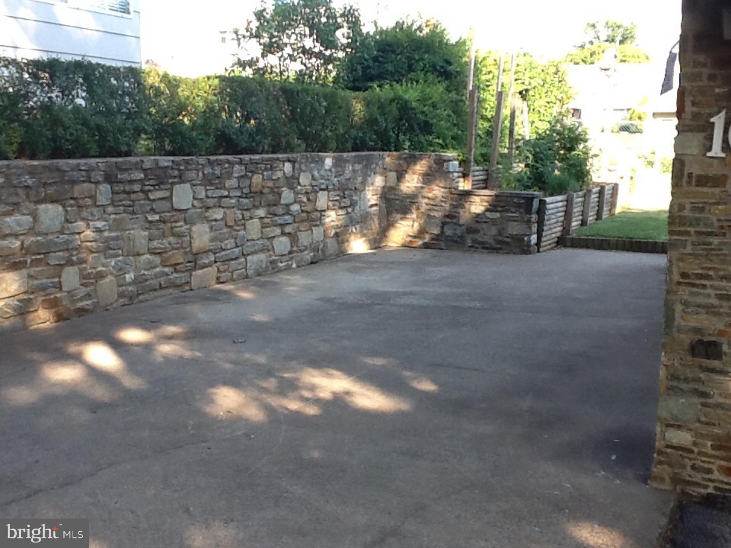 10 Hydrangea Road Levittown, PA 19056 - Photo 5 of 13 Gallery Image 5