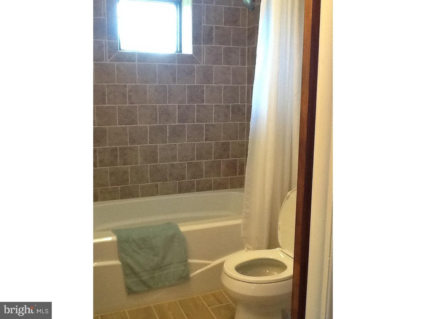 10 Hydrangea Road Levittown, PA 19056 - Photo 6 of 13 Gallery Image 6