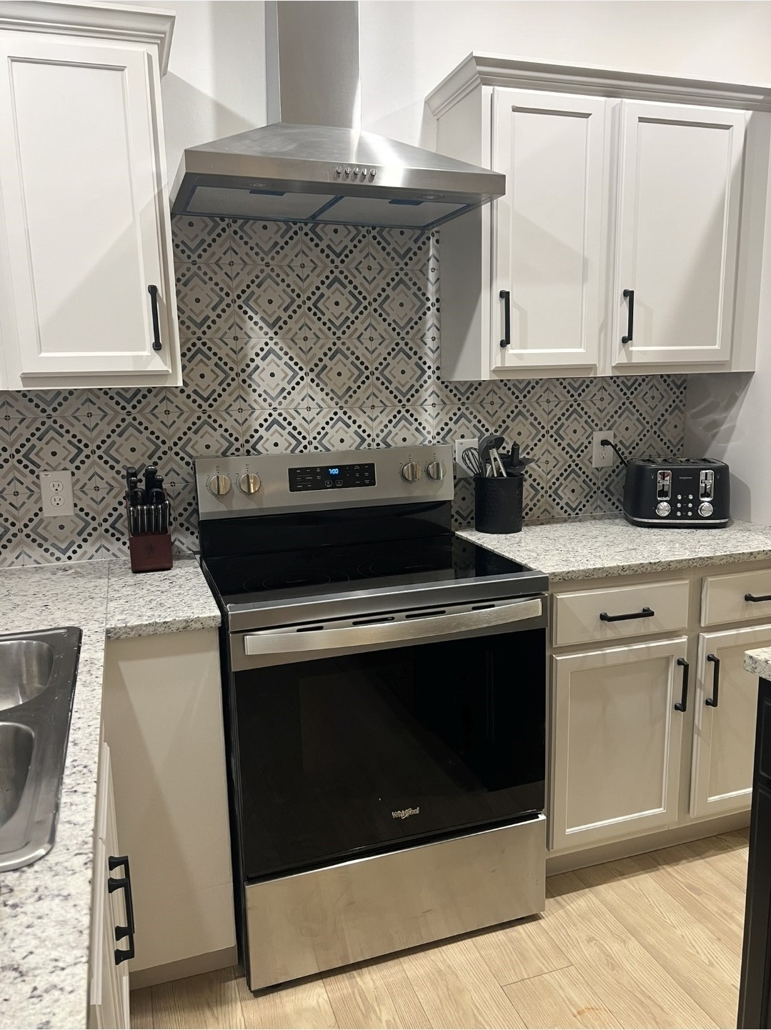 620 St Lawrence River Road Conroe, TX 77316 - Photo 4 of 21 a stove top oven sitting inside of a kitchen