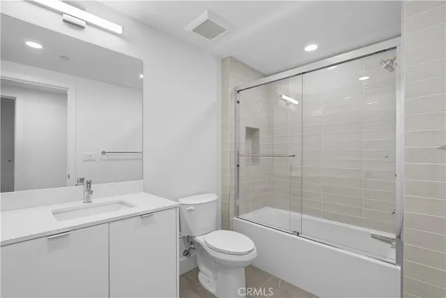 $6,750 | 12078 Guerin Street, Unit 405, Studio City, CA 91604