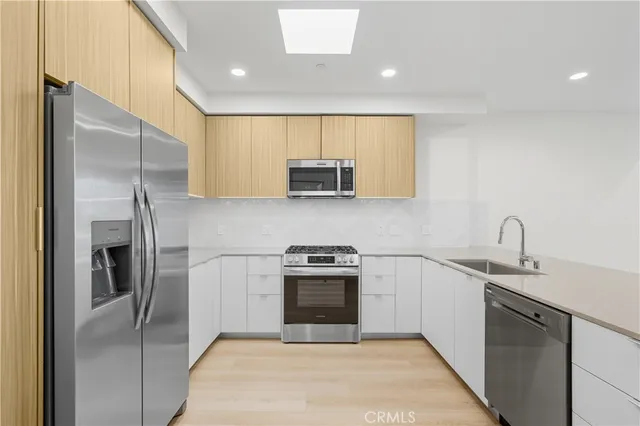 $6,750 | 12078 Guerin Street, Unit 405, Studio City, CA 91604