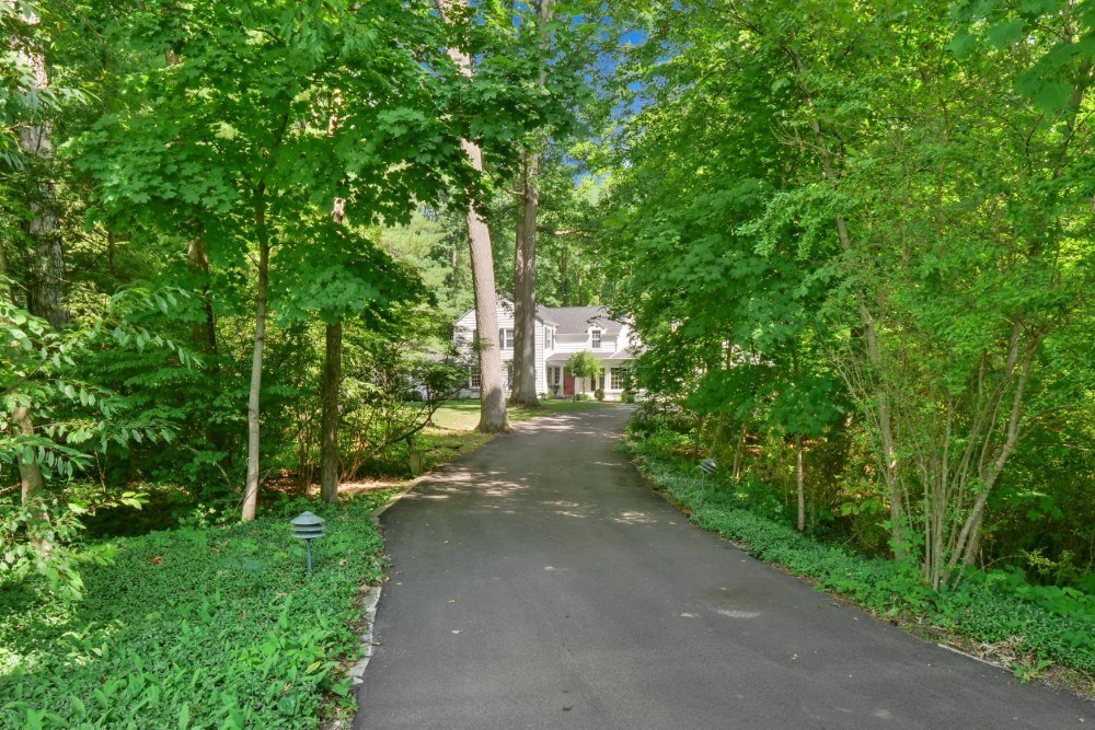4910 Covington Road Fort Wayne, IN 46804 - Photo 1 of 36