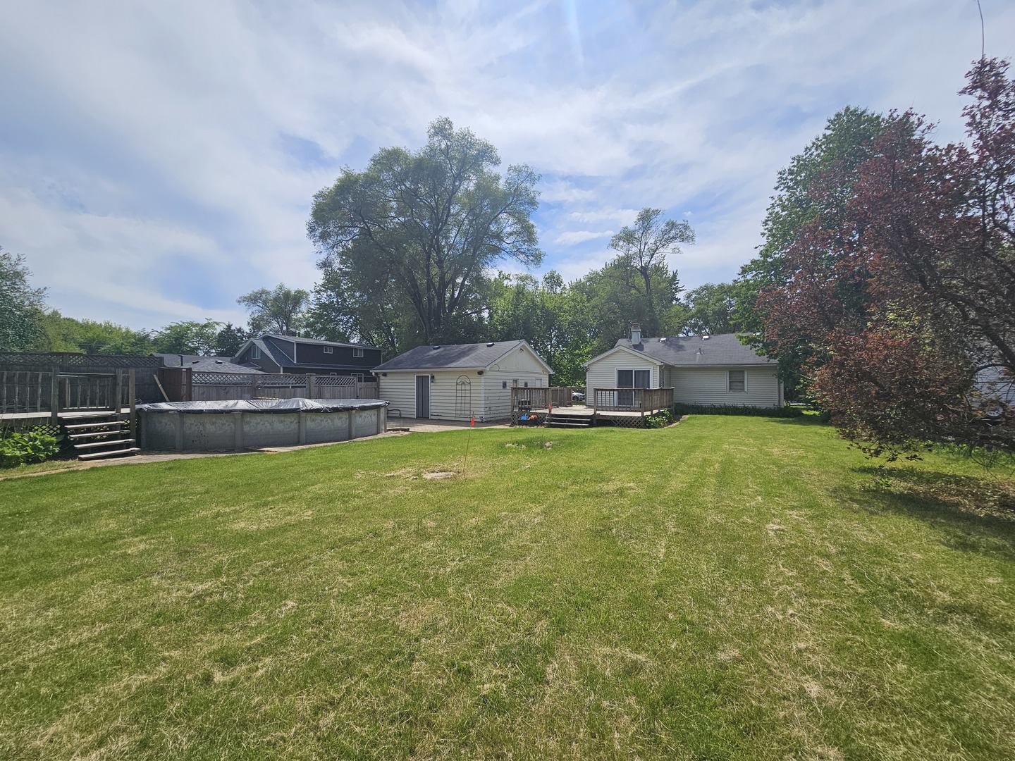 10N827 Hawthorne Street Elgin, IL 60123 - Photo 13 of 14 a view of a swimming pool with a yard