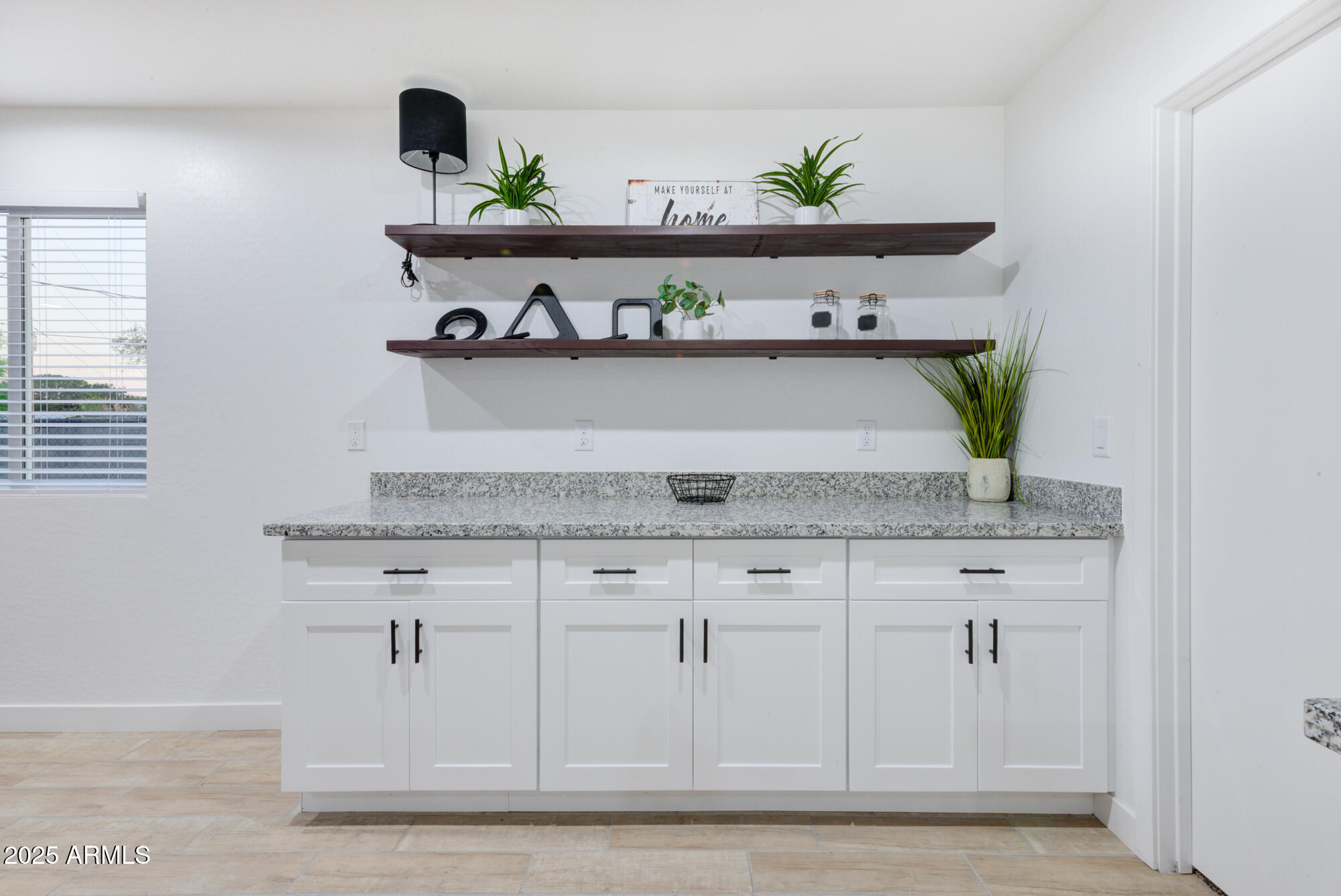 341 South Mountain Road, Unit 1 Apache Junction, AZ 85120 - Photo 12 of 33 9 Kitchen