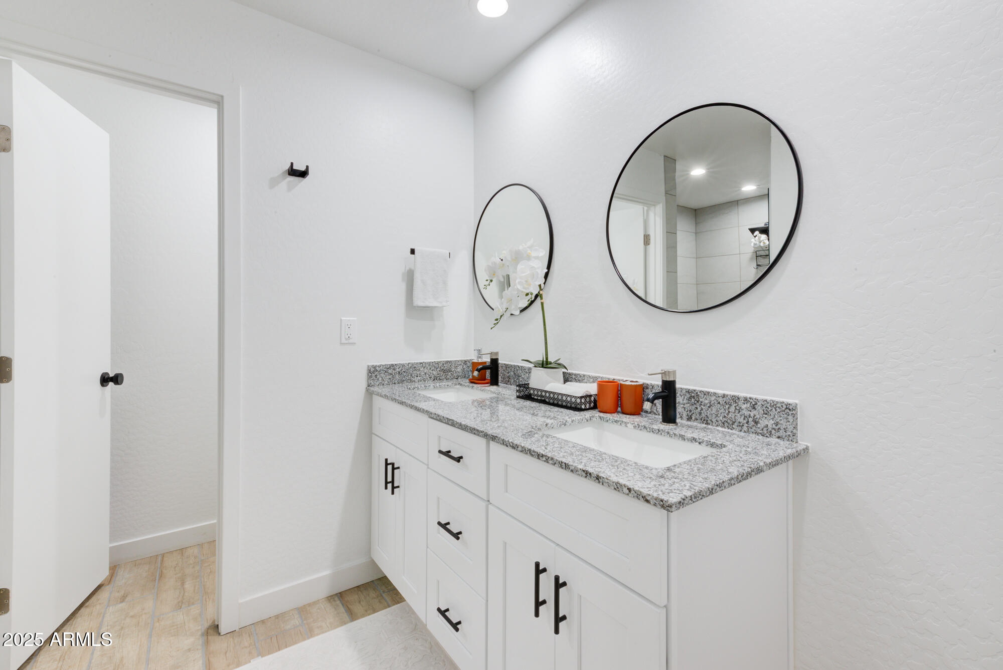 341 South Mountain Road, Unit 1 Apache Junction, AZ 85120 - Photo 18 of 33 15 Master bedroom (1)