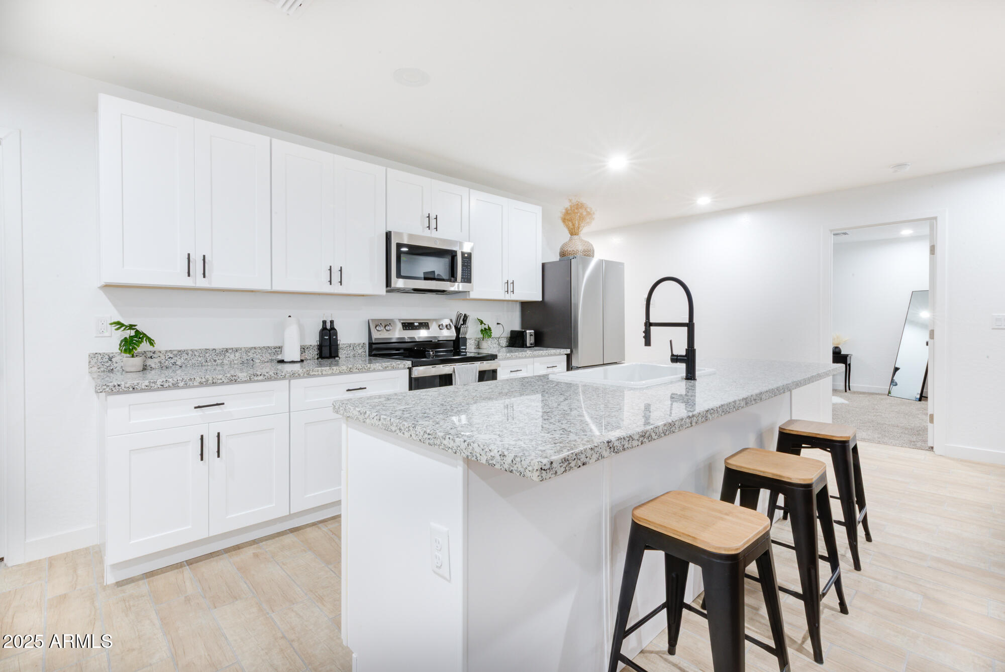 341 South Mountain Road, Unit 1 Apache Junction, AZ 85120 - Photo 6 of 33 8 Kitchen (3)