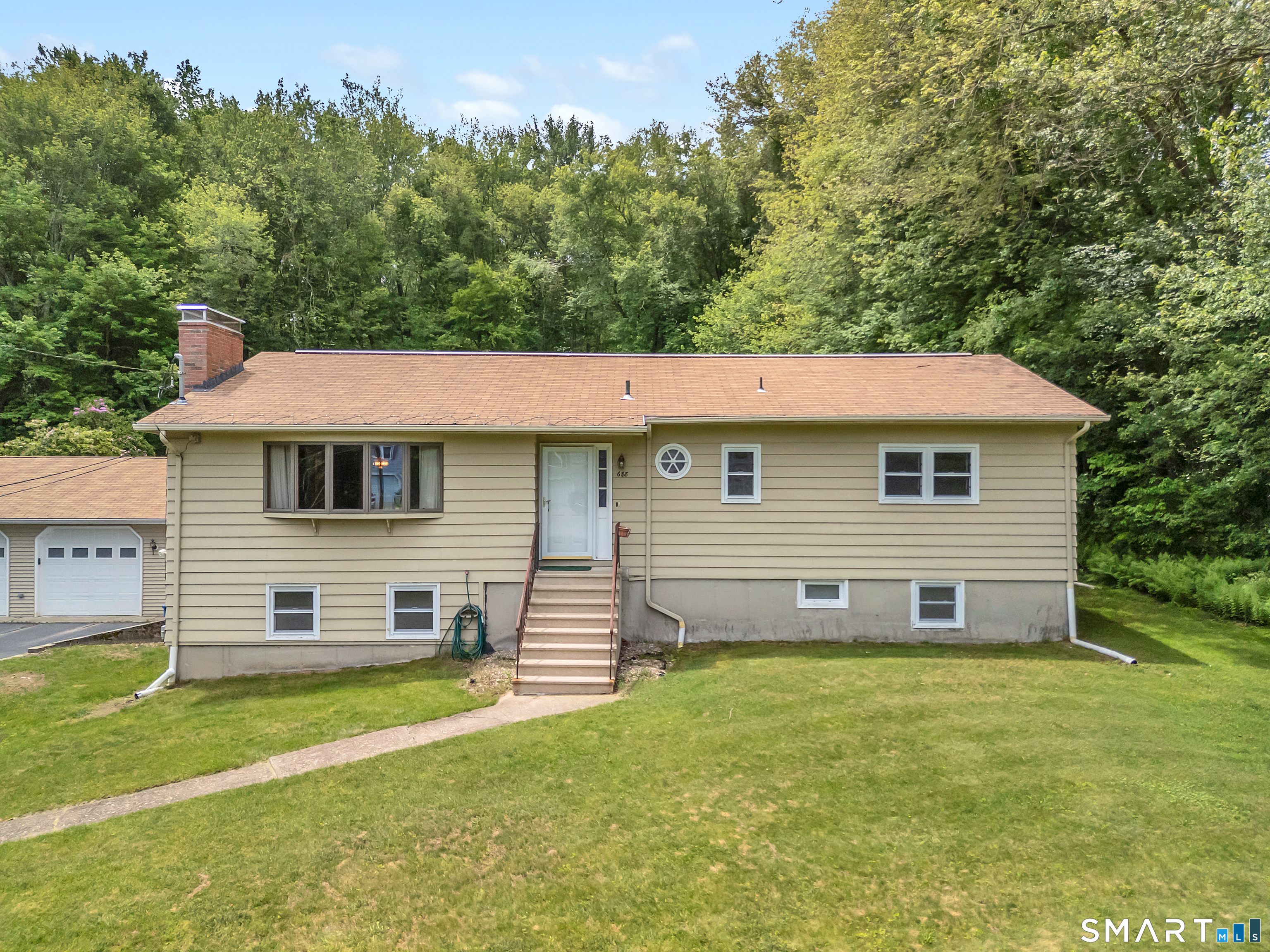 688 Raymond Hill Road Montville, CT 06370 - Photo 1 of 40