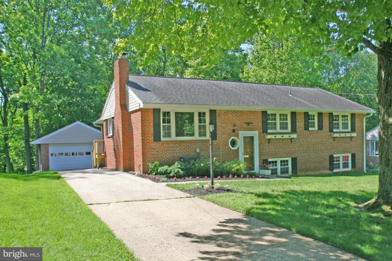 5632 Inverchapel Road Springfield, VA 22151 - Photo 13 of 30 Exterior (Front)