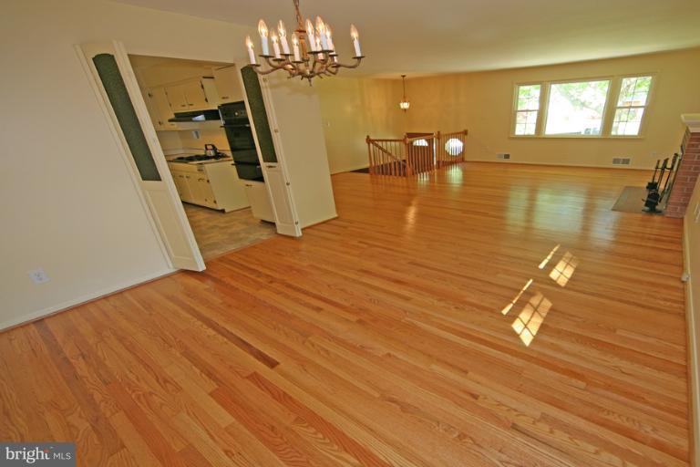 5632 Inverchapel Road Springfield, VA 22151 - Photo 16 of 30 Living Room