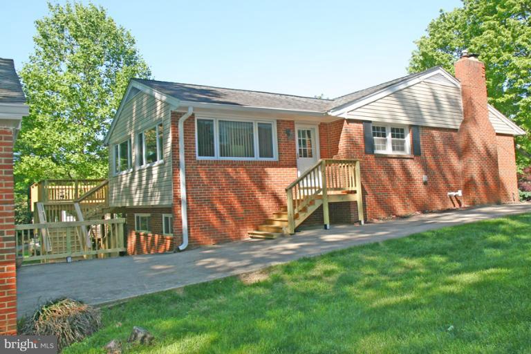 5632 Inverchapel Road Springfield, VA 22151 - Photo 3 of 30 Exterior (General)