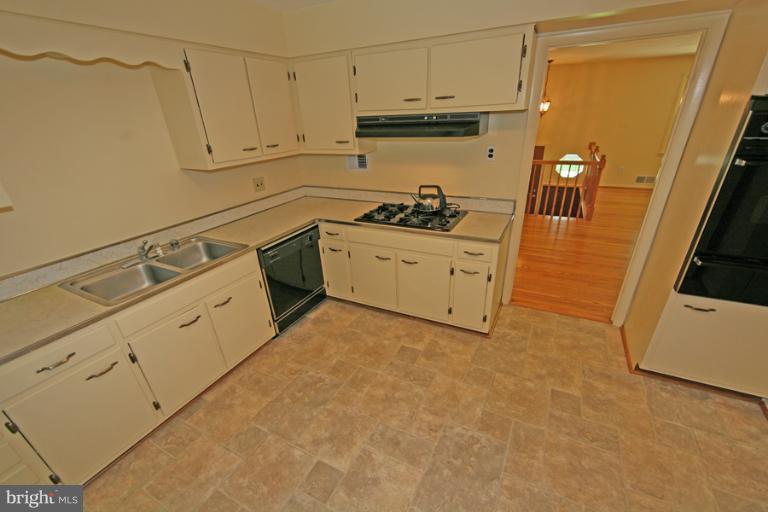5632 Inverchapel Road Springfield, VA 22151 - Photo 24 of 30 Kitchen