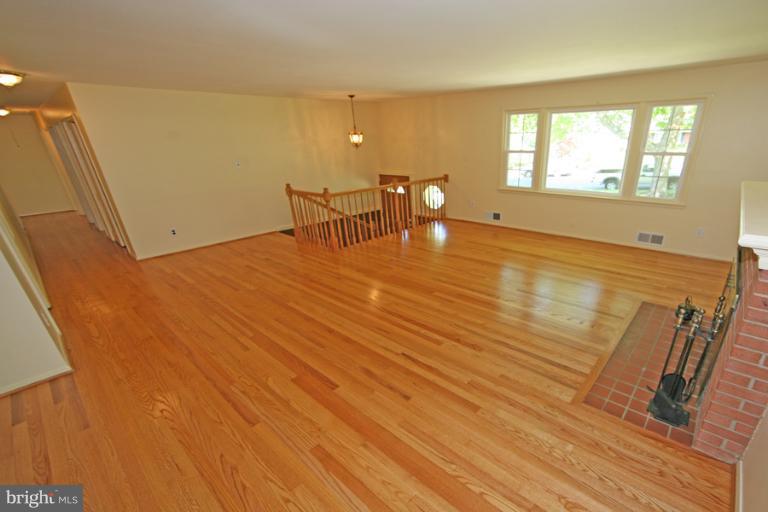 5632 Inverchapel Road Springfield, VA 22151 - Photo 25 of 30 Living Room