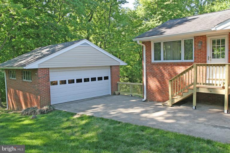 5632 Inverchapel Road Springfield, VA 22151 - Photo 4 of 30 Exterior (General)