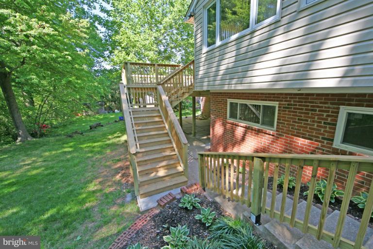 5632 Inverchapel Road Springfield, VA 22151 - Photo 5 of 30 Exterior (General)