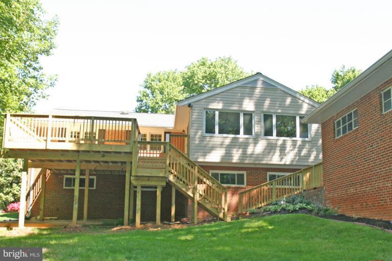 5632 Inverchapel Road Springfield, VA 22151 - Photo 6 of 30 Exterior (Rear)