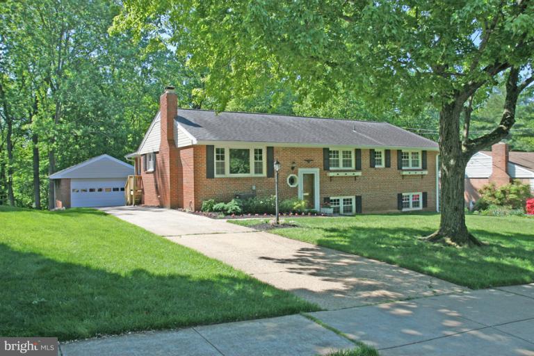5632 Inverchapel Road Springfield, VA 22151 - Photo 10 of 30 Exterior (Front)