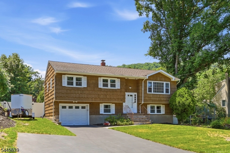 3 Seneca Trail Oak Ridge, NJ 07438 - Photo 2 of 20